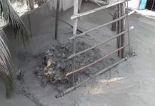 রাহ্মণবাড়িয়ায় নলকূপের পাইপ দিয়ে বের হচ্ছে গ্যাস ও বালু, আতঙ্কিত এলাকাবাসী