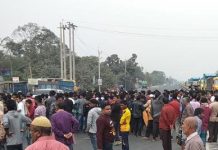 ফুটওভার ব্রিজ নির্মাণের দাবিতে ঢাকা-টাঙ্গাইল মহাসড়কে অবরোধ