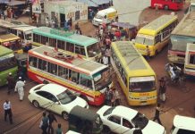 আজ থেকে গণপরিবহন চলছে আগের ভাড়ায়