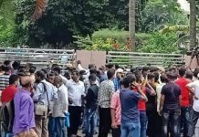 টিকিটের দাবিতে সৌদি প্রবাসীদের বিক্ষোভ