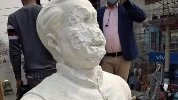 শেখ মুজিবুর রহমানের ভাস্কর্য