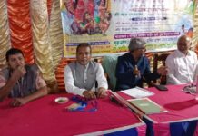 লালমোহন তজুমদ্দিনের পূজামণ্ডপ পরিদর্শনে আওয়ামীলীগ নেতৃবৃন্দ